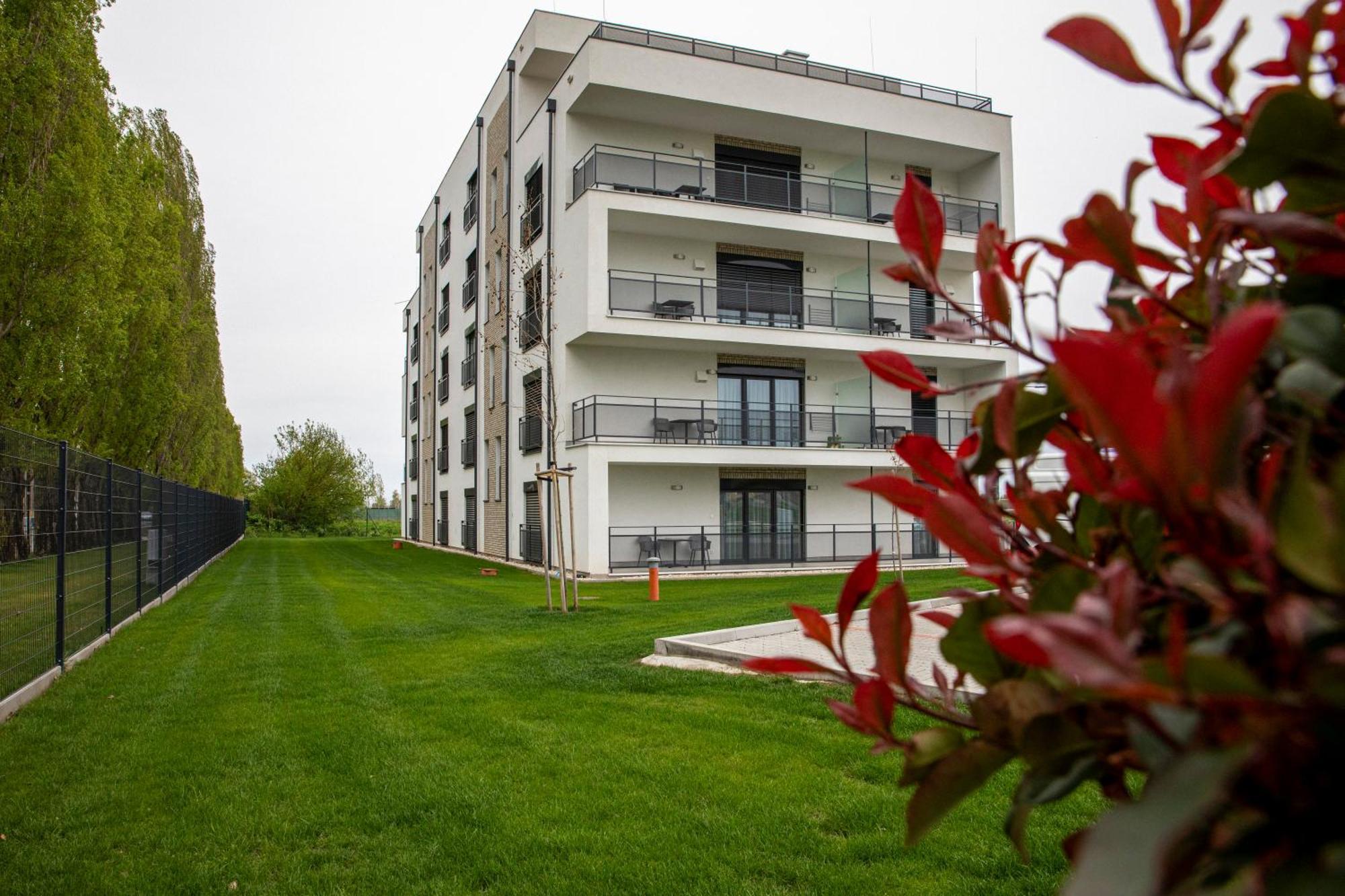 Kinga Apartman Дунайска-Стреда Экстерьер фото